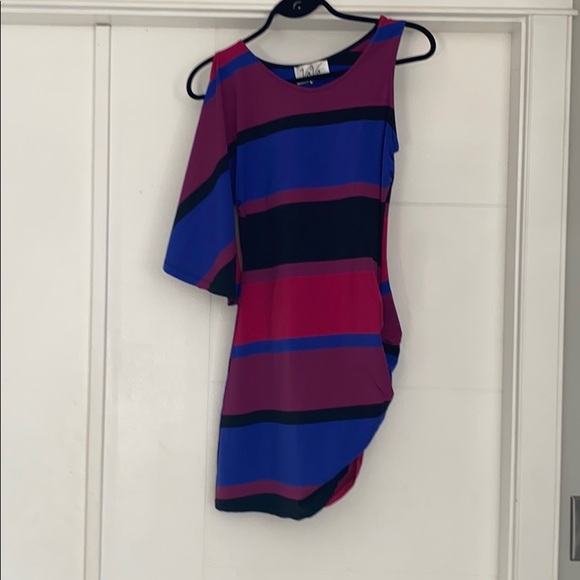 Beautiful fitted dress NWOT - Picture 2 of 4